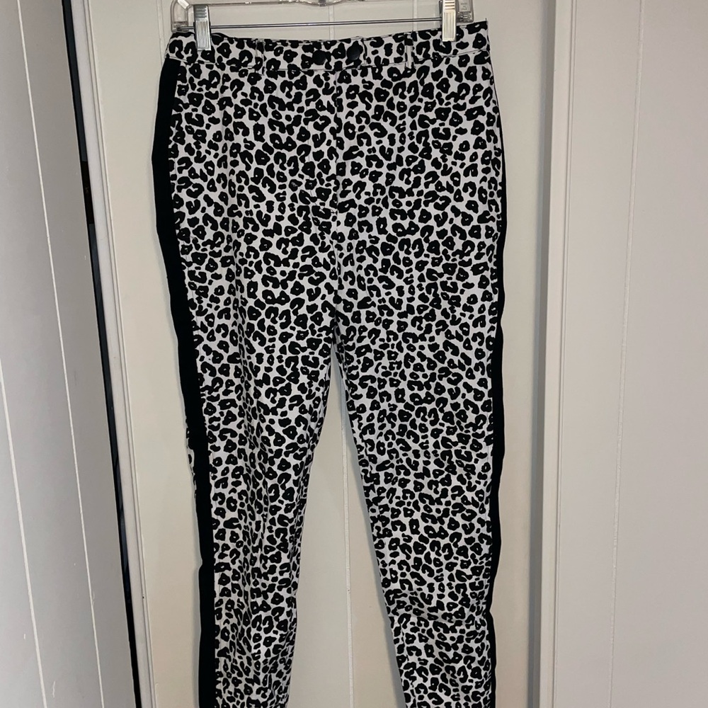 Chic Leopard Print Jeans